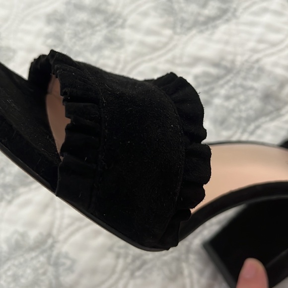 Kate Spade Odele 10M black suede block heel with ruffle 4” heel - Picture 7 of 8